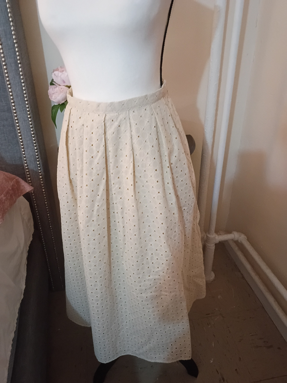 Banana Republic Cream Eyelet A-Line Skirt